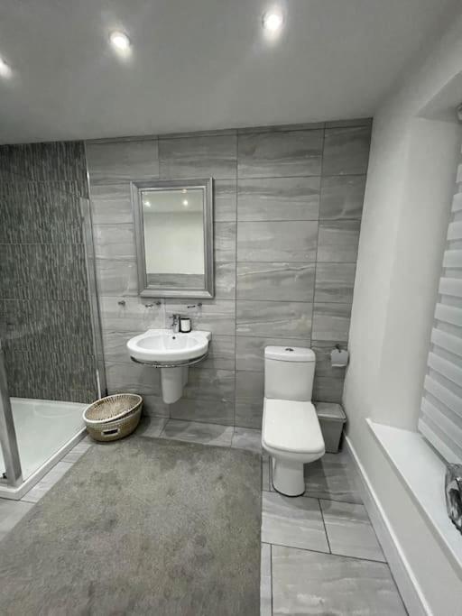 Modern, Spacious And Central Location Aberdare Exteriér fotografie