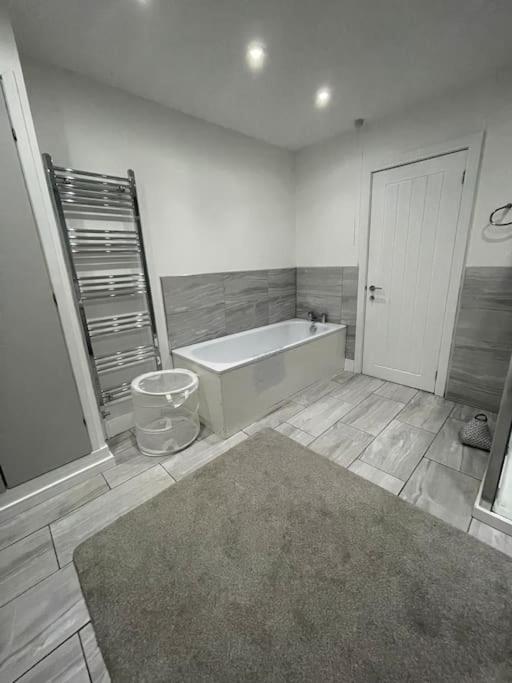 Modern, Spacious And Central Location Aberdare Exteriér fotografie