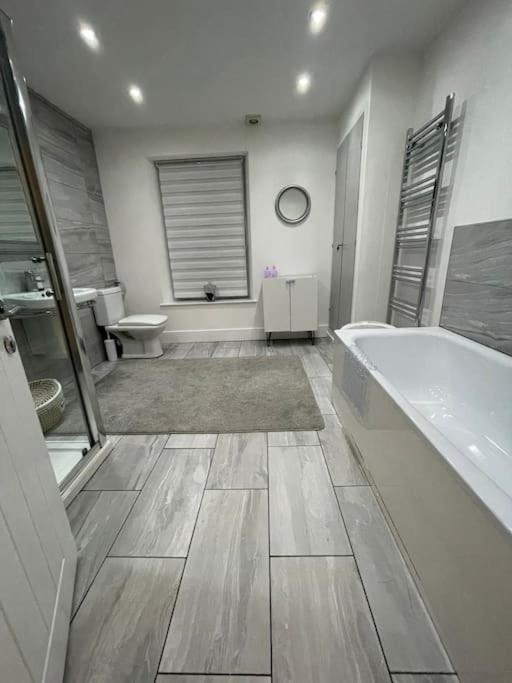 Modern, Spacious And Central Location Aberdare Exteriér fotografie